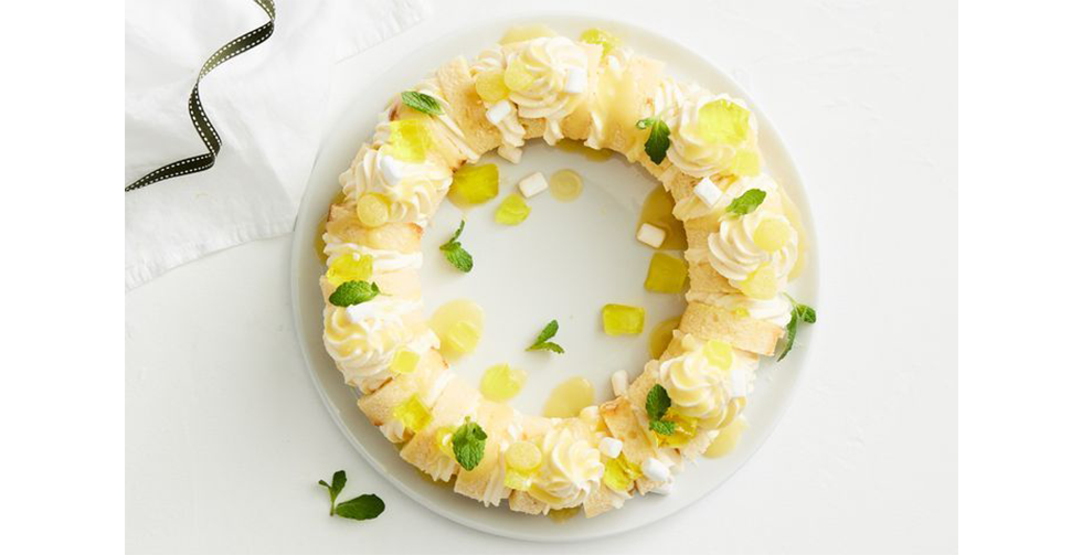 Gin and tonic trifle wreath